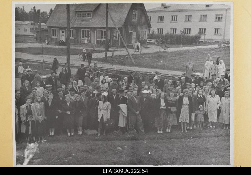 Miiting Tootsi Turbabriketi Kombinaadis kollektiivile stahhaanovlike töö käitise nimetuse andmise puhul.