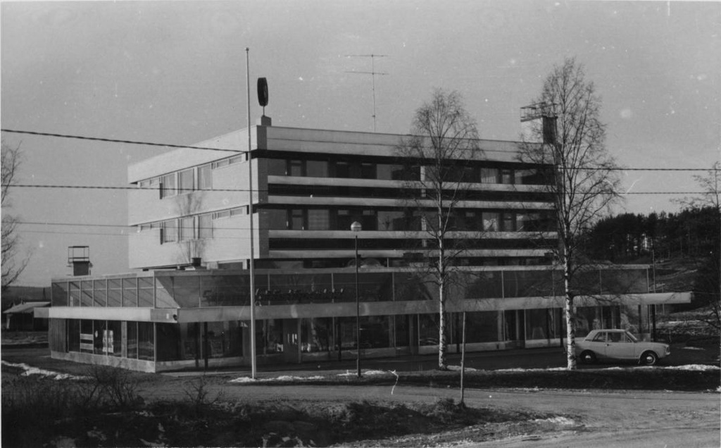 Klaukkalan Säästöpankin toimitalo 1970-luvulla. Kuva: Matti Rintalan kuvakokoelmat/Nurmijärven museo. nm_vk_8740