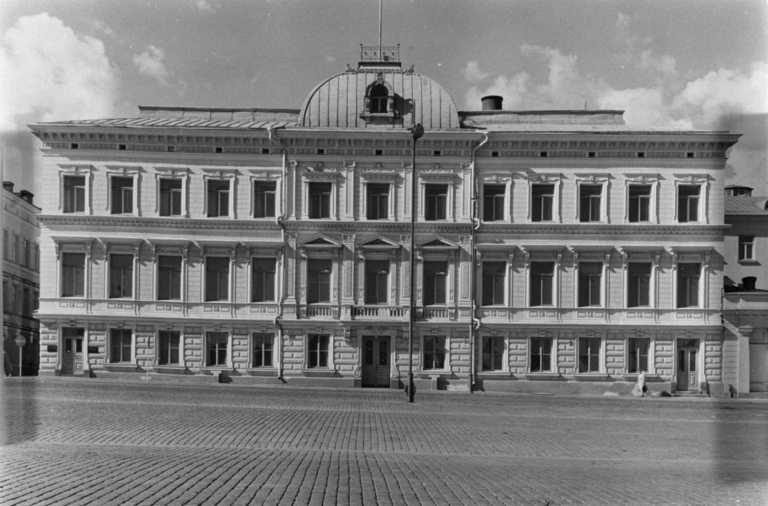 Korkeimpien oikeuksien talo; Pohjoisesplanadi 3 & Helenankatu 1; Helsinki