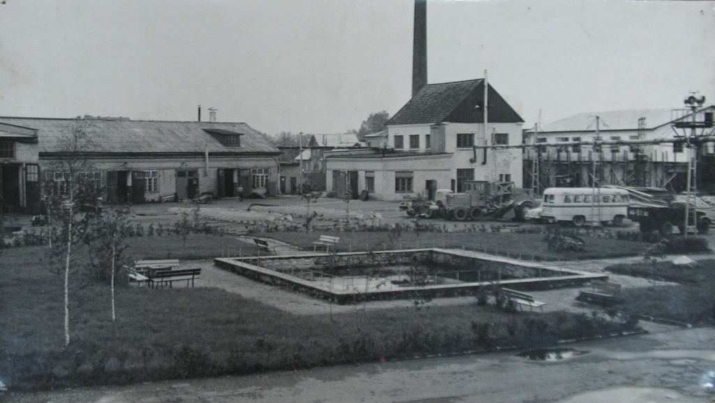 foto Tallinna Ekskavaatoritehase Paide tsehhi hoov 1960-ndad