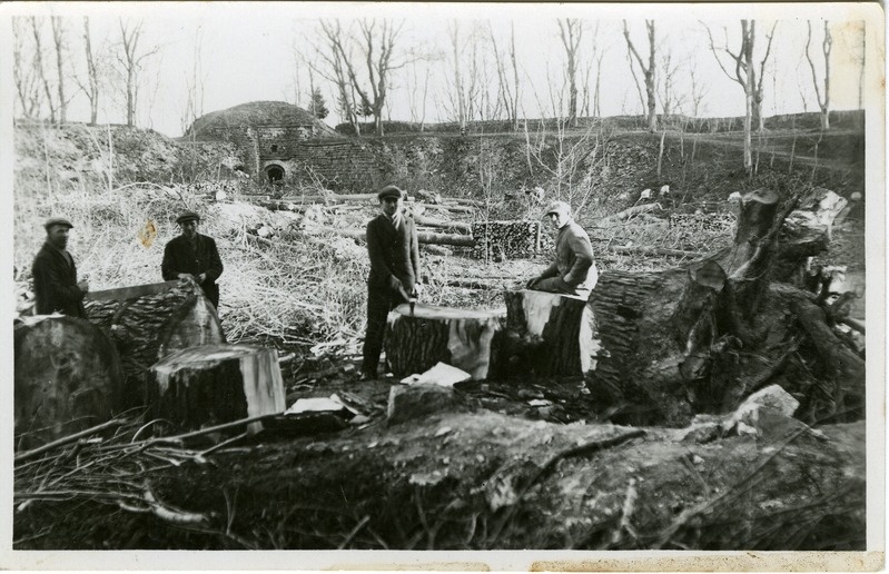 Spordiväljaku ehitustööd Lossihoovis