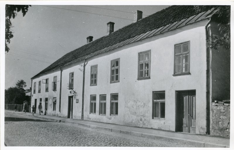 Kuressaare linn: 1. Mai t. 17 (Kauba). 1965. a.