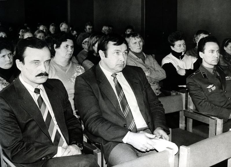 Valimiseelsel koosolekul Orissaares 1989.a.
