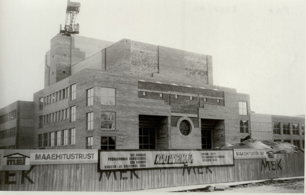 foto ja negatiiv ehitusjärgus Paide uus kultuurimaja 1987