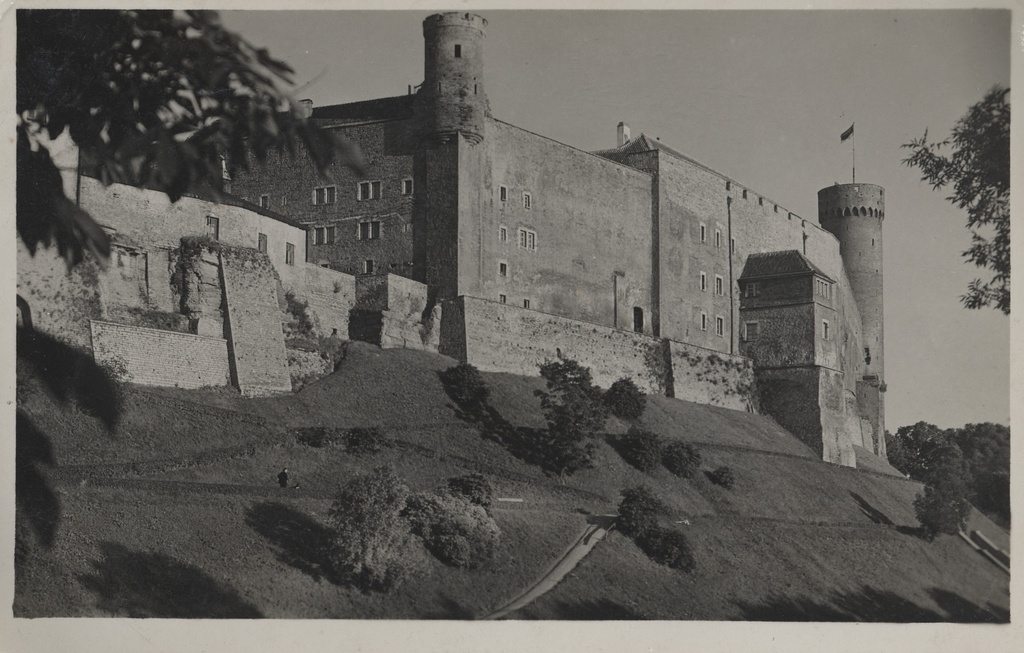 Tallinn : Toompea = Estonia : The Dom