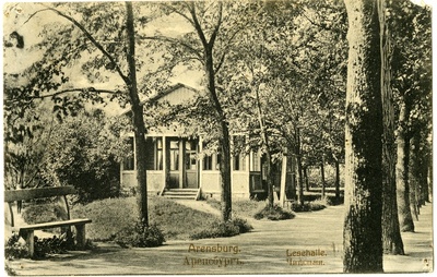 Lugemismajake e Lesehalle Kuressaare Lossipargis  duplicate photo