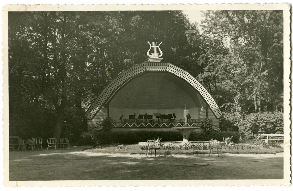 Kuressaare Lossipark, kõlakoda