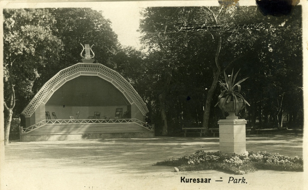 Kuressaare Lossipark, kõlakoda