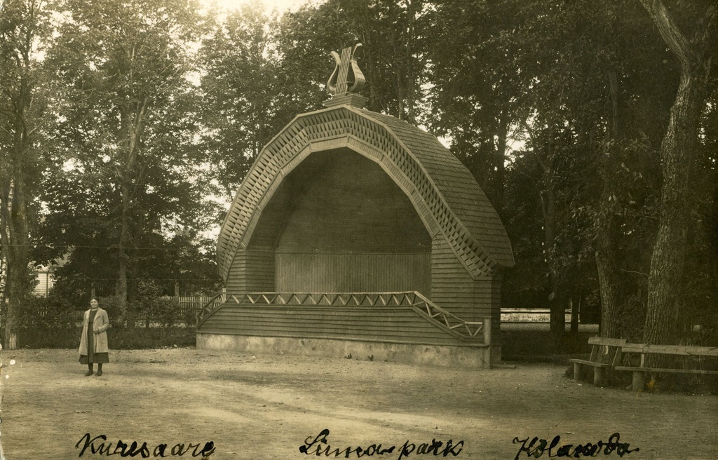 Kuressaare Lossipark, kõlakoda