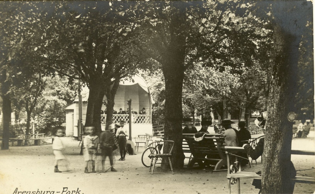 Kuressaare Lossipark, kõlakoda