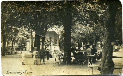 Kuressaare Lossipark, kõlakoda  duplicate photo