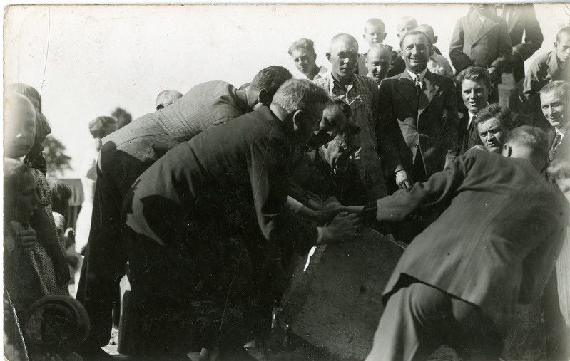 Kuressaare algkoolile nurgakivi asetamine