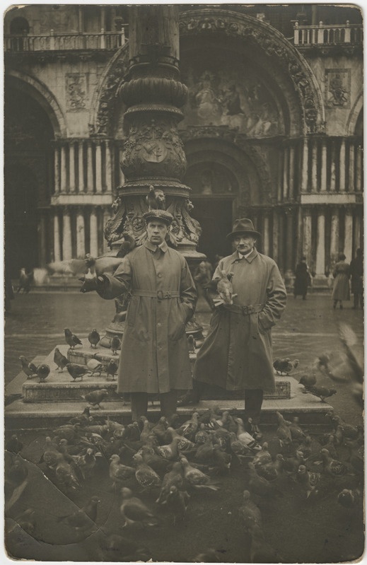 Vello Agori koos kaaslasega Veneetsias Markuse väljakul