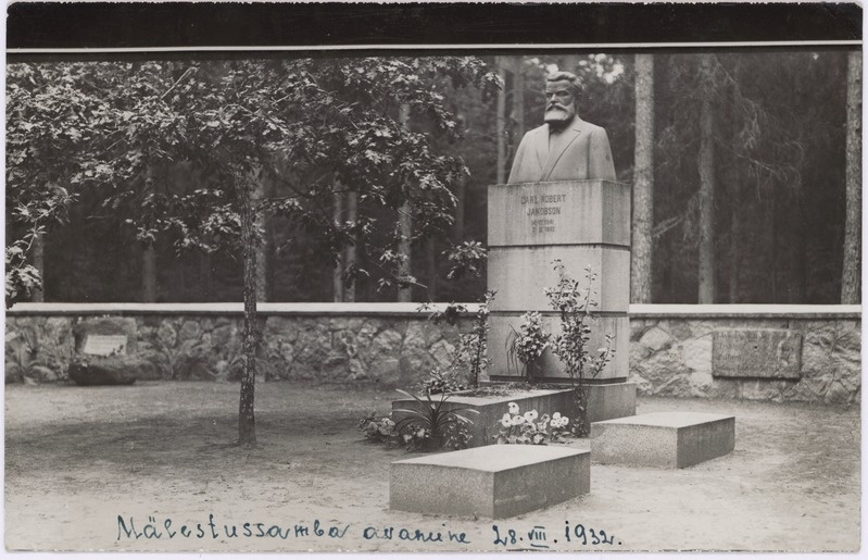 C. R. Jakobsoni mälestussammas Kurgjal