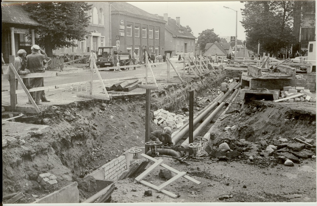 foto kanalisatsioonitööd Paide Keskväljakul 1980-ndad