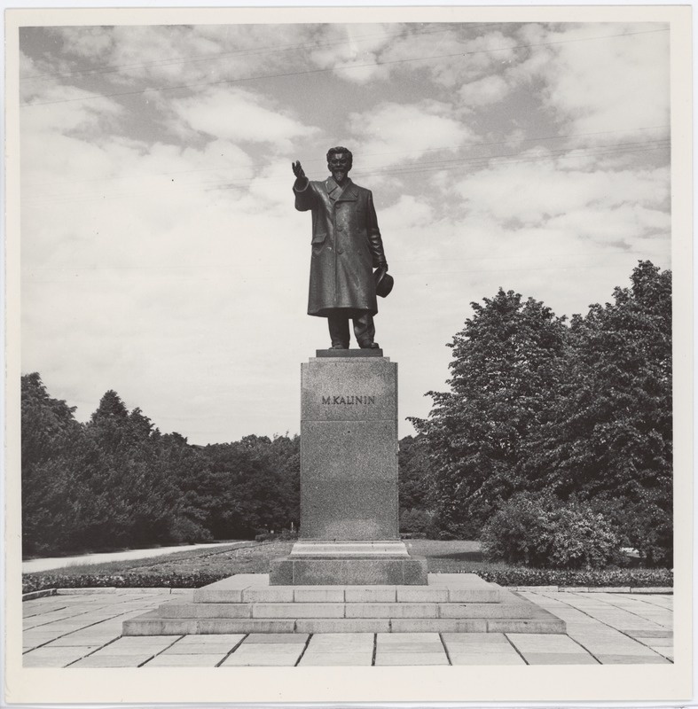 M. J. Kalinini monument Tallinnas