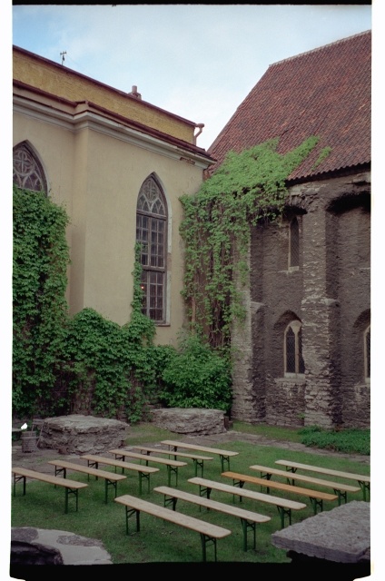 Coach between the church of Peeter Paul and the Dominican monastery in the Old Town of Tallinn