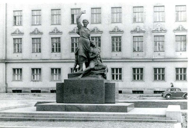 Lembit Paluteder, Mart Port. 1905. a monument