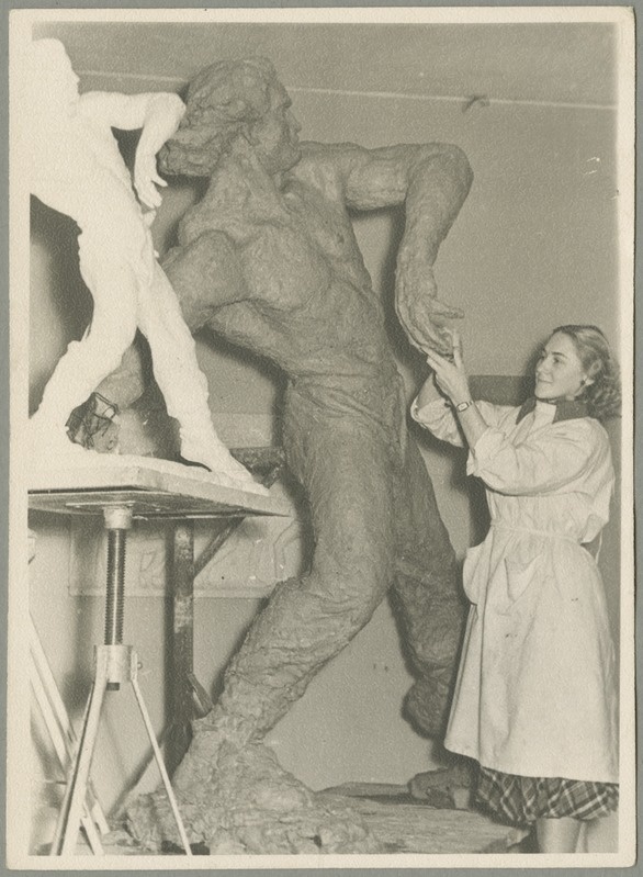 Skulptor Rohta Buddel modelleerimas Kalevipoega