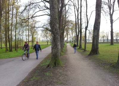 Vastrajatud rannaallee endisel hoburaudteetammil. rephoto