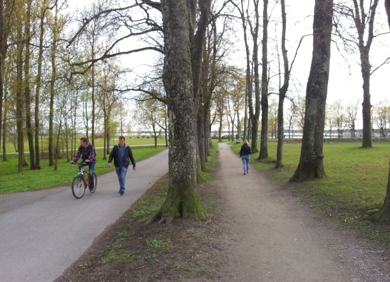 Vastrajatud rannaallee endisel hoburaudteetammil. rephoto