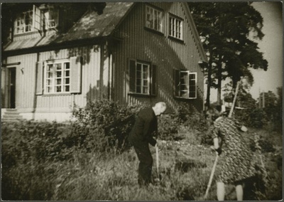 Kristjan Raud tütrega  similar photo