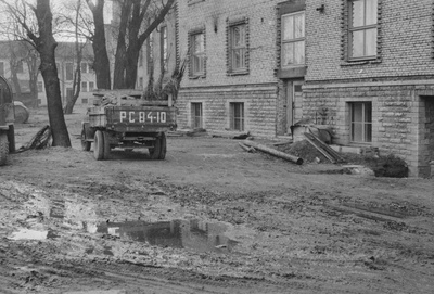 Tallinn, Teaduste akadeemia hoone Sakala 35 (hävinud). Korrastamata hoov.  similar photo