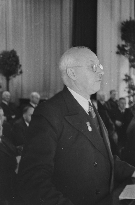 ENSV Teaduste Akadeemia sessioon Teaduste Akadeemia saalis (Sakala 35) 20.10.1948 a. Kõneleb sm Eifeldt