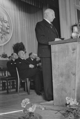 ENSV Teaduste Akadeemia sessioon Teaduste Akadeemia saalis (Sakala 35) 20.10.1948 a. Kõneleb sm Eifeldt  similar photo