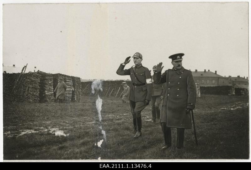 Kaitseliidu Tartu maleva lasketiiru avamine 22.09.1929, kindralmajor Johannes Roska (Orasmaa) ja Tartu maleva pealik Villem Saarsen paraadi vastu võtmas