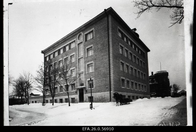 Tallinna Linna naiskutsekooli hoone Tõnismäel (ehitatud 1935. aastal, arhitekt H. Johanson).