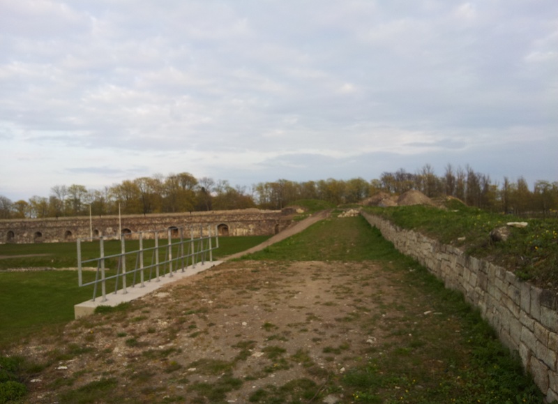 Kuressaare. Puiestee kindlusevallil. rephoto