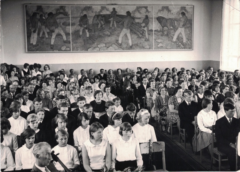 Foto. Kreutzwaldi nim. Võru I keskkooli saal. 1960ndad.