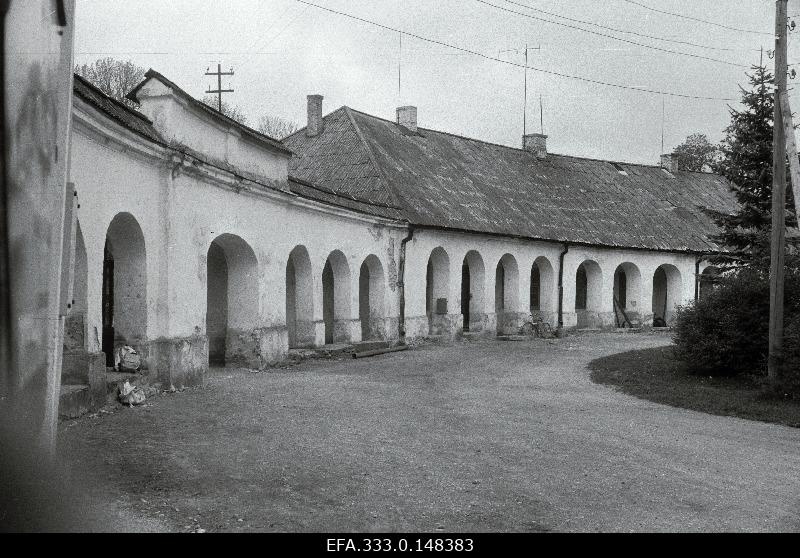 Kiltsi 8-klassilise Kooli internaat Kiltsi mõisa tiibhoones.