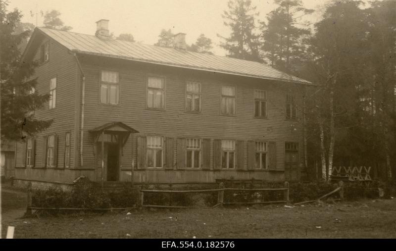 Saku Tehaste Erakool.