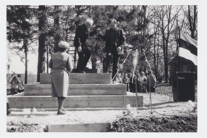 Halliste kihelkonna Vabadussõja mälestussamba nurgakivi panek