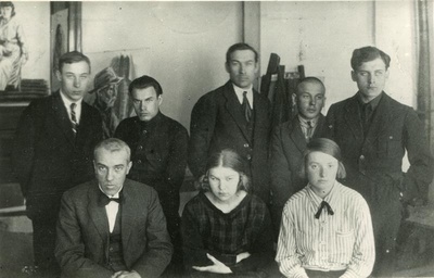 Kunstikool Pallase õpilased Konrad Mägi ateljees  duplicate photo