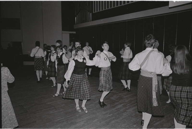 Tartu II Keskkooli tantsurühm "Vanemuise" kontserdisaalis 10. II 1983. aastal