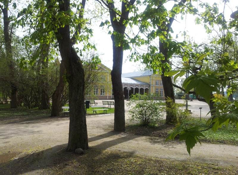 Kuurhoone esine aiatoolidega rephoto