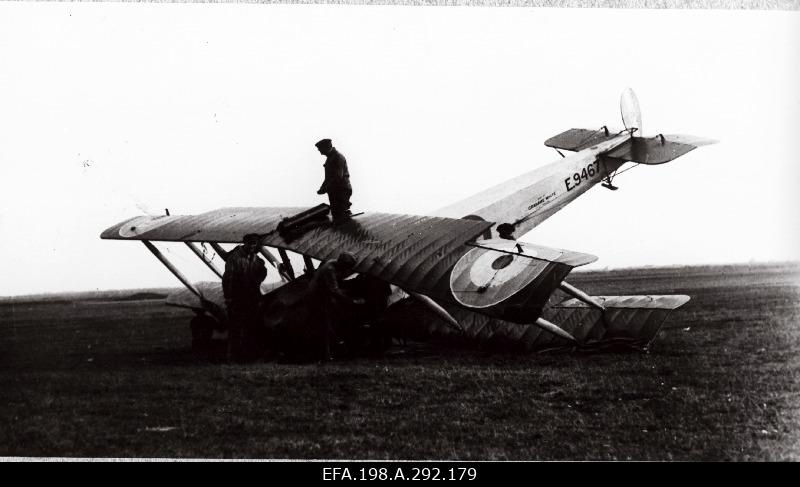 Lennuväelt kindralmajor Laidonerile kingitud mälestusalbum. Välismaised lennukitüübid Eestis, aerodroomid ja lennukitöökojad. Inglise lendurid, instruktorid ja mehaanikud Eestis.