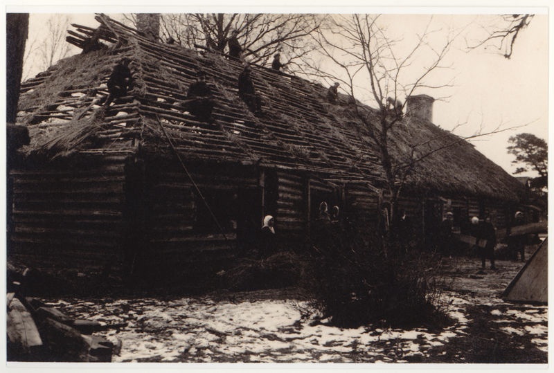 Dismantling the old prayer house of Kuusalu