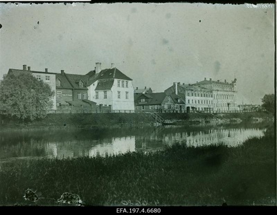 Kalda tänav. Vasakul H. Treffneri gümnaasium ja paremal hotell "Bellevue".  duplicate photo