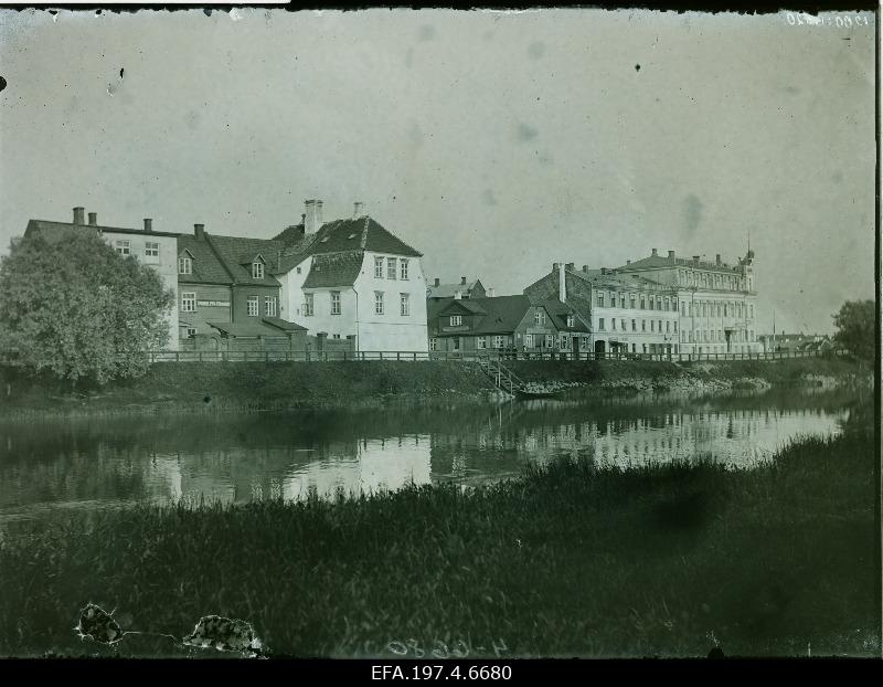 Kalda tänav. Vasakul H. Treffneri gümnaasium ja paremal hotell "Bellevue".