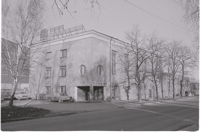 Tartu, Plastmasstoodete Katsetehase endine peahoone Teguri tänaval