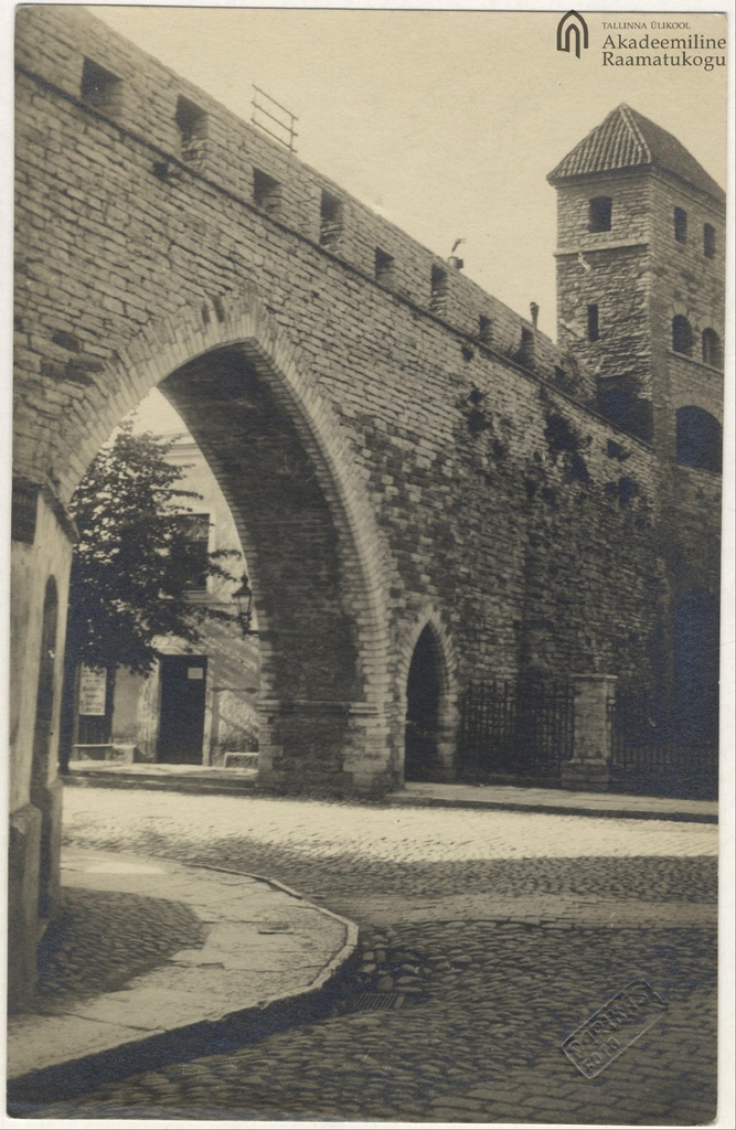 Big-cloostri Gate