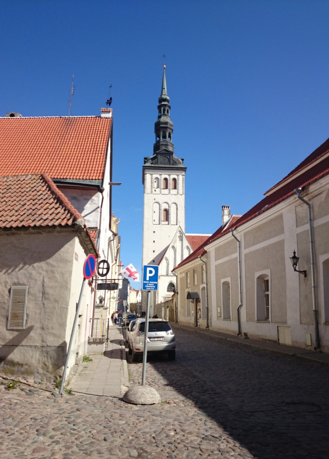 Rüütli (Rataskaevu) tänav, Niguliste ja Rootsi (Mihkli) kirik. rephoto