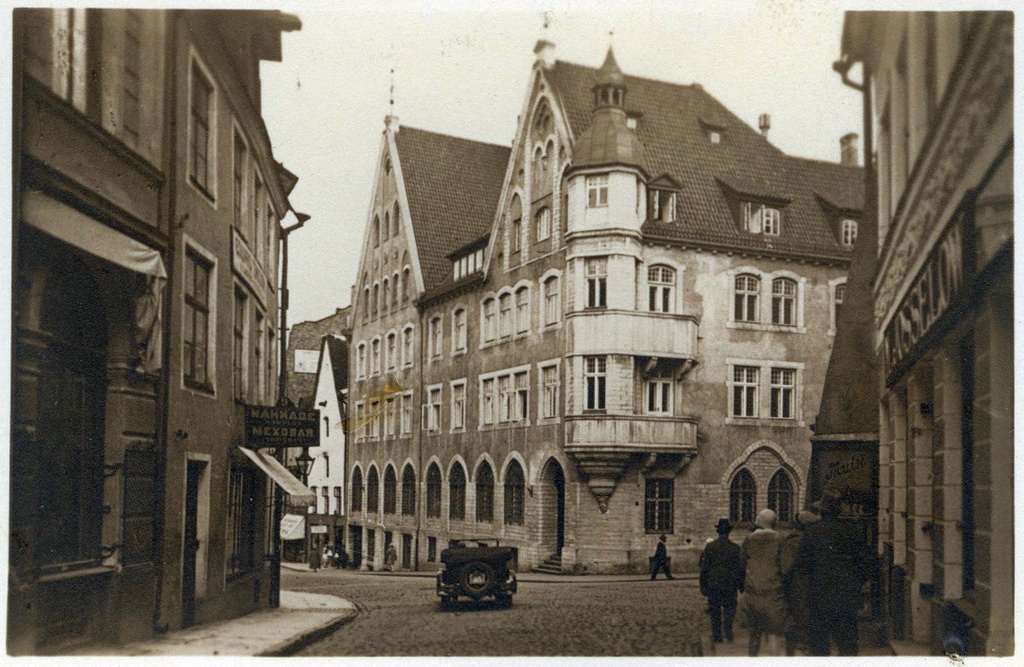 Tallinn, Vana turg 2-4.