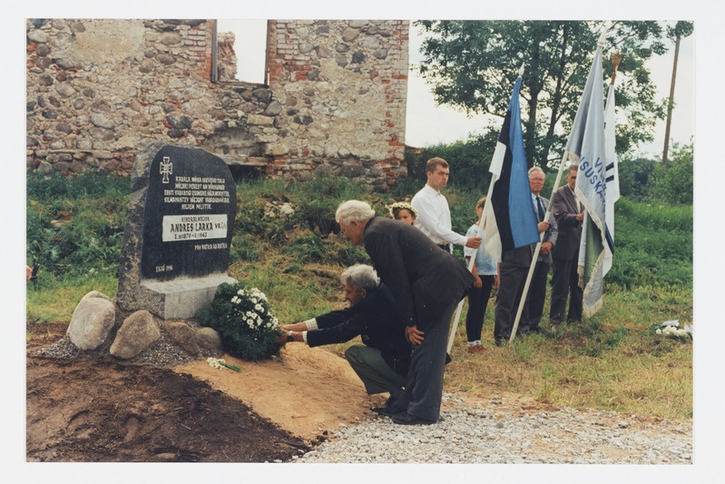 Andres Larka sünnikoha kivi avamine