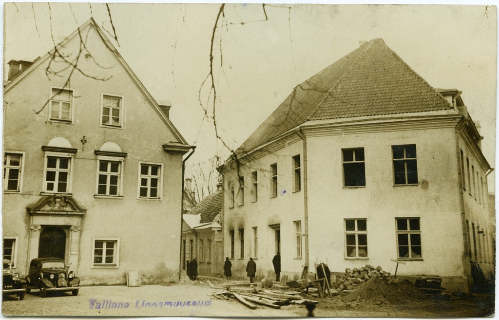 Tallinn, Toompea, Rahukohtu tänava algus.