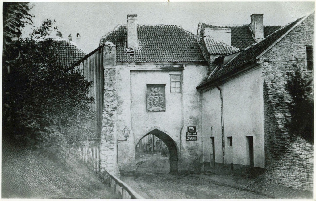 Tallinn, Harjuvärav väljaspoolt.